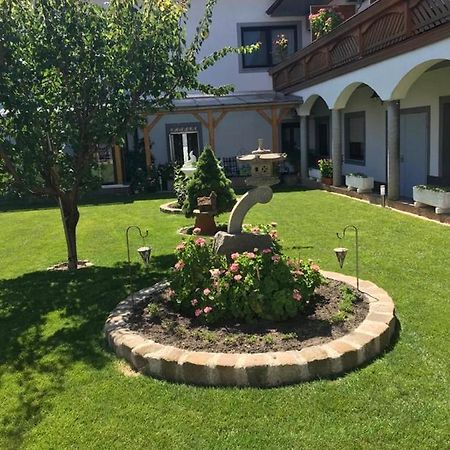 Gästehaus und Weinbau Zur Wiederkehr Strudler Podersdorf am See Exterior foto