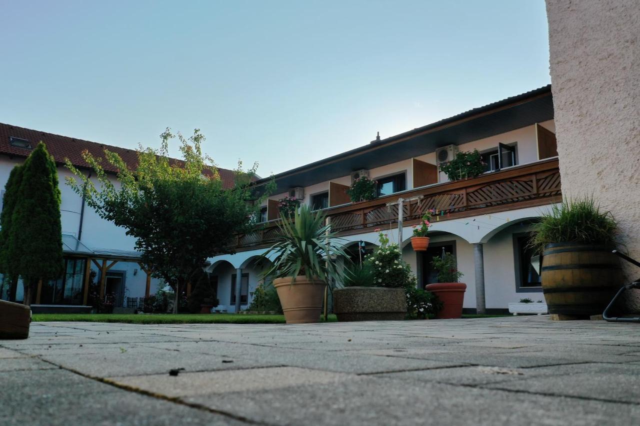 Gästehaus und Weinbau Zur Wiederkehr Strudler Podersdorf am See Exterior foto