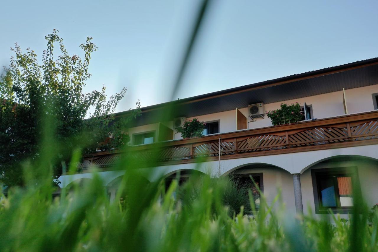 Gästehaus und Weinbau Zur Wiederkehr Strudler Podersdorf am See Exterior foto