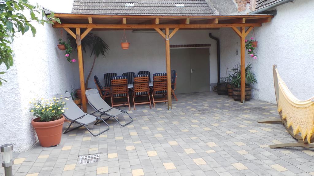 Gästehaus und Weinbau Zur Wiederkehr Strudler Podersdorf am See Exterior foto