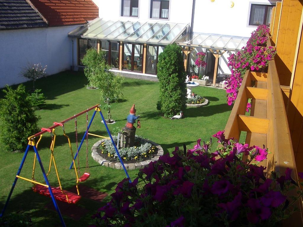 Gästehaus und Weinbau Zur Wiederkehr Strudler Podersdorf am See Exterior foto