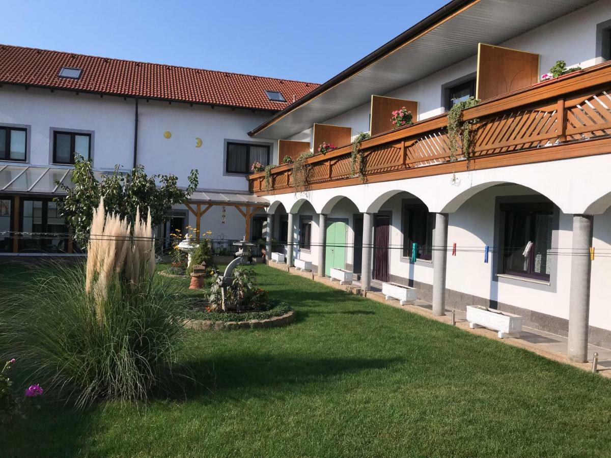 Gästehaus und Weinbau Zur Wiederkehr Strudler Podersdorf am See Exterior foto